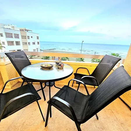 Διαμέρισμα Breathtaking Beachfront In Makenzy *