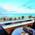 Lejlighed Breathtaking Beachfront In Makenzy Larnaca