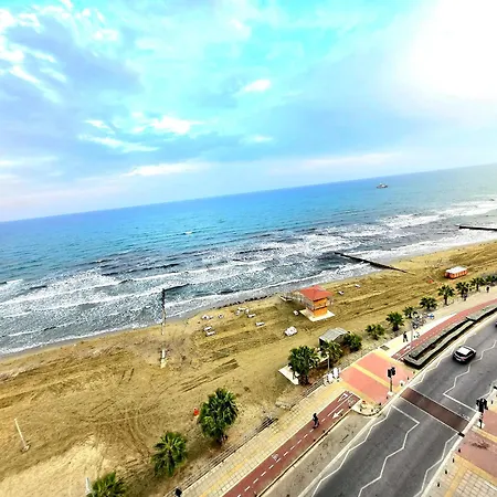 Breathtaking Beachfront In Makenzy *