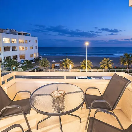 Breathtaking Beachfront In Makenzy Apartman
