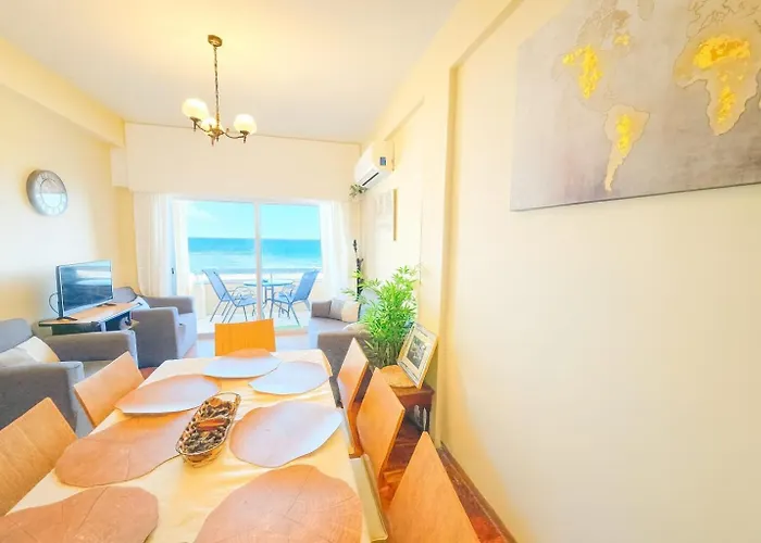 Appartamento Breathtaking Beachfront In Makenzy Larnaca